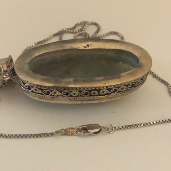 Stunning Labradorite and 925 Silver Necklace - Picture 3 of 4